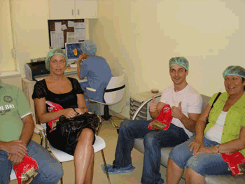 Vlak voor de ooglaserbehandeling in het Istanbul Surgery Hospital (groepsreis september 2007)